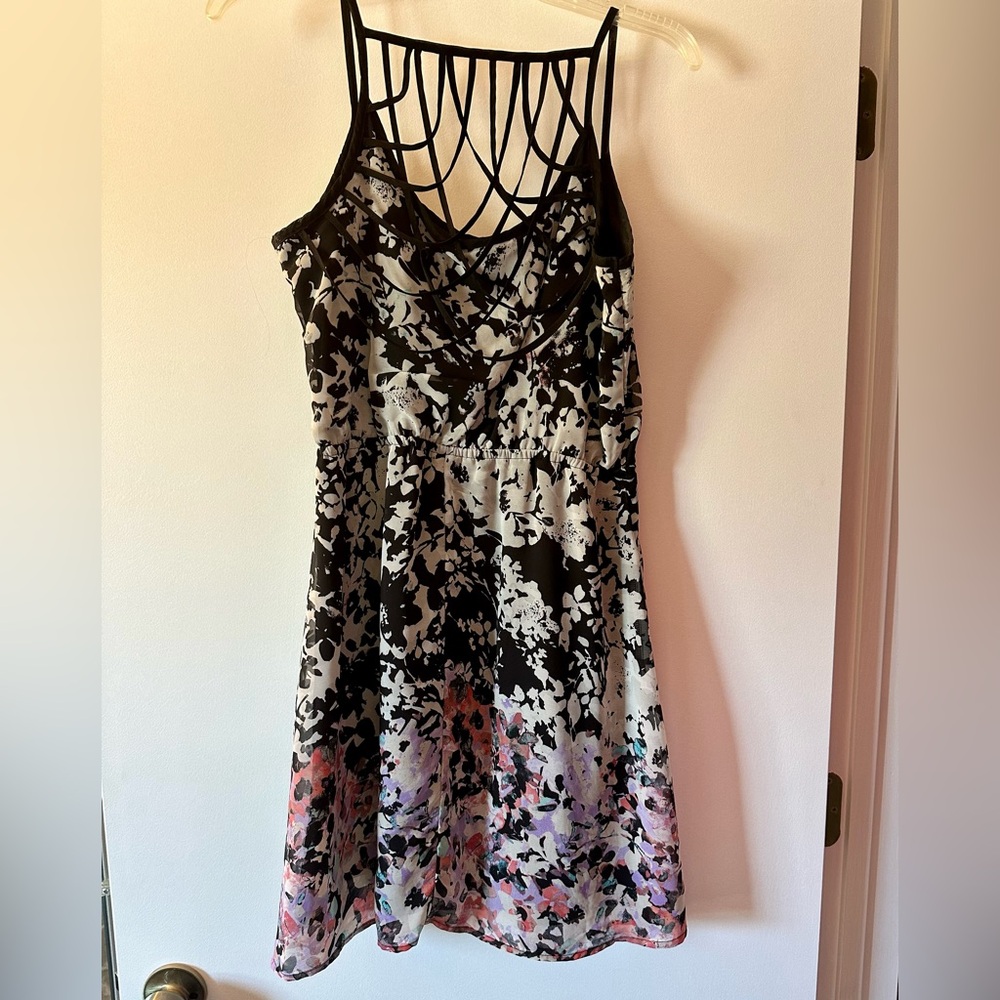 Summer Dress 👗 - Picture 2 of 5